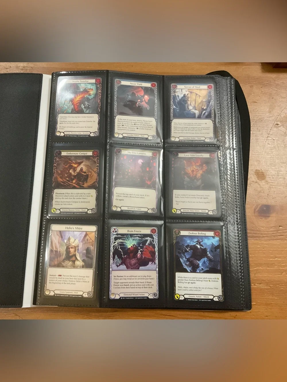 Ultra Pro: Card Binder Sleeve Album - white plastic with black strap 20 pages.